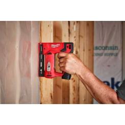 Степлер строительный Milwaukee M12 BST-202X 2x2Ah, HD кейс Фото 5