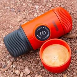 Кофеварка кемпинговая Wacaco Nanopresso з чохлом червона Фото 6